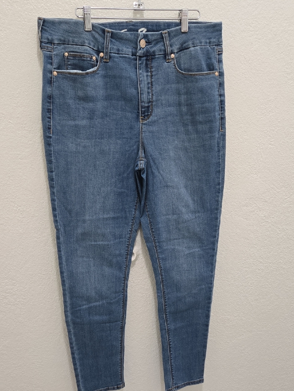 Seven7 Women's Skinny Jeans in Medium Blue